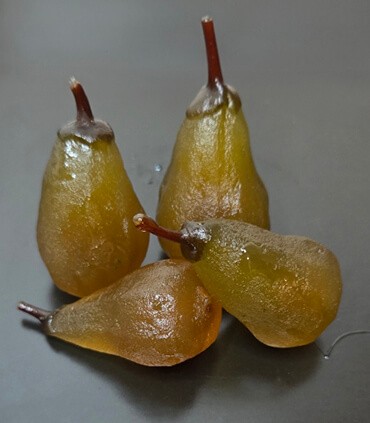 Poire blanche confite avec queue