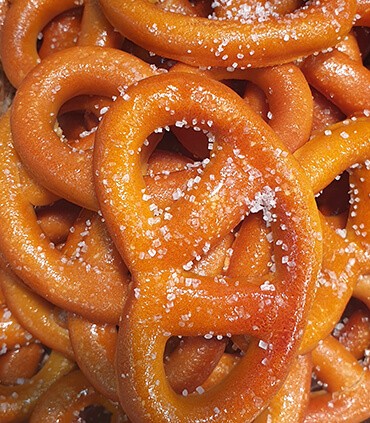 Bretzel en pâte d'amandes