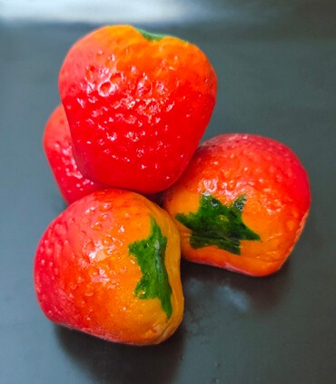 Fraise en pâte d'amandes