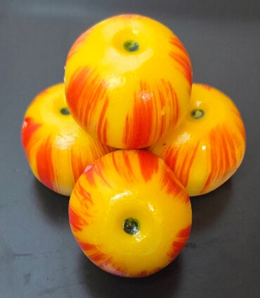 Pomme rouge en pâte d'amandes